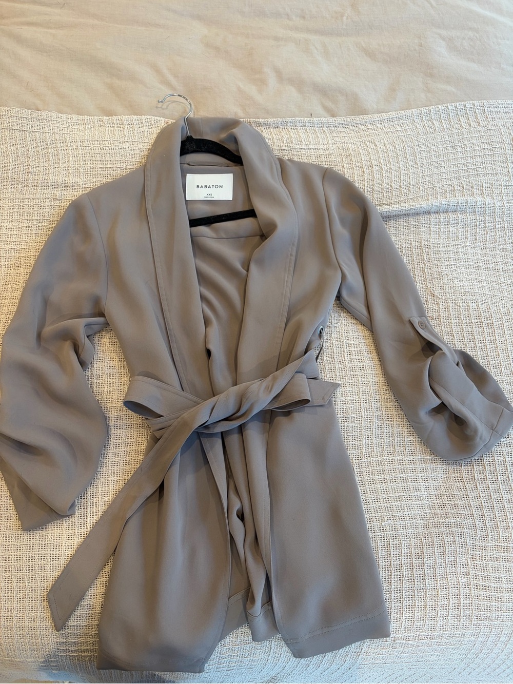 Aritzia Babaton Kahlo Robe Mid - Taupe - XXS